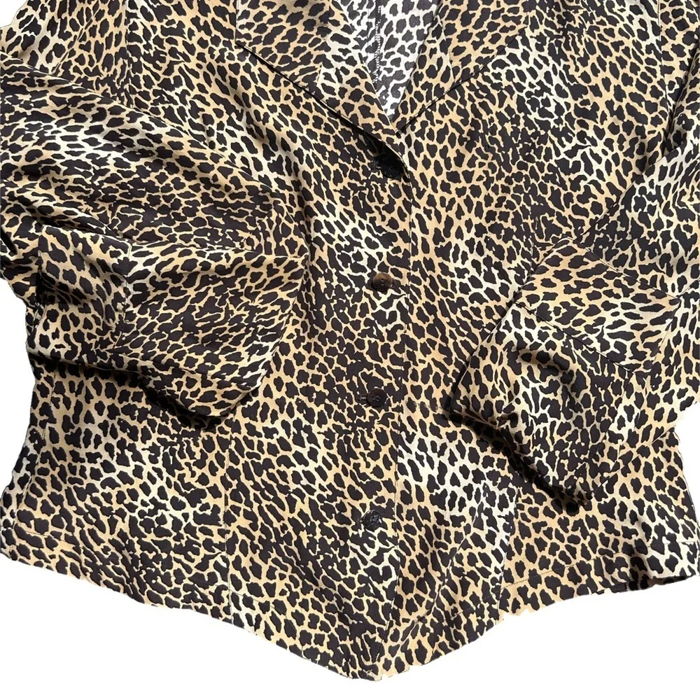 Dana B & Karen animal print button down blouse - Picture 2 of 5